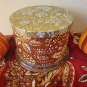 HomeWorx Maple Rum Strudel Scented Candle